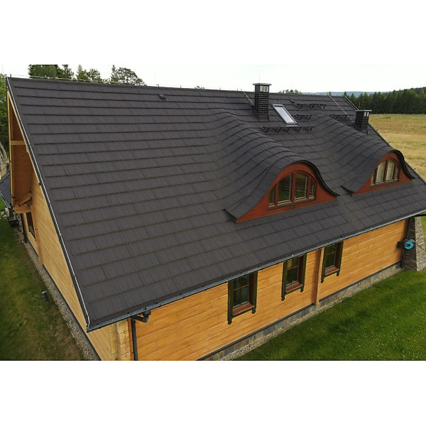 Текстура та коричневий колір композитної черепиці Metrotile Woodshake Ironbark Детальний вигляд поверхні композитної черепиці Metrotile Woodshake Ironbark